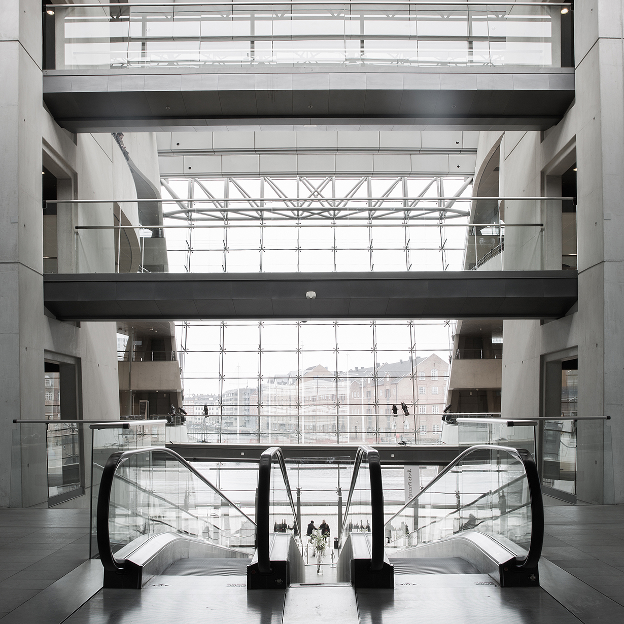 Blackdiamond Square4